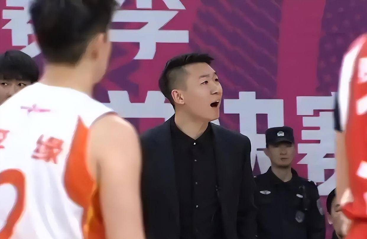 冲刺阶段山东泰山备战CBA常规赛,主帅复盘细节曝光,更衣室稳定,身体对抗强度拉满 冲刺阶段山东泰山备战CBA常规赛,主帅复盘细节曝光,更衣室稳定,身体对抗强度拉满